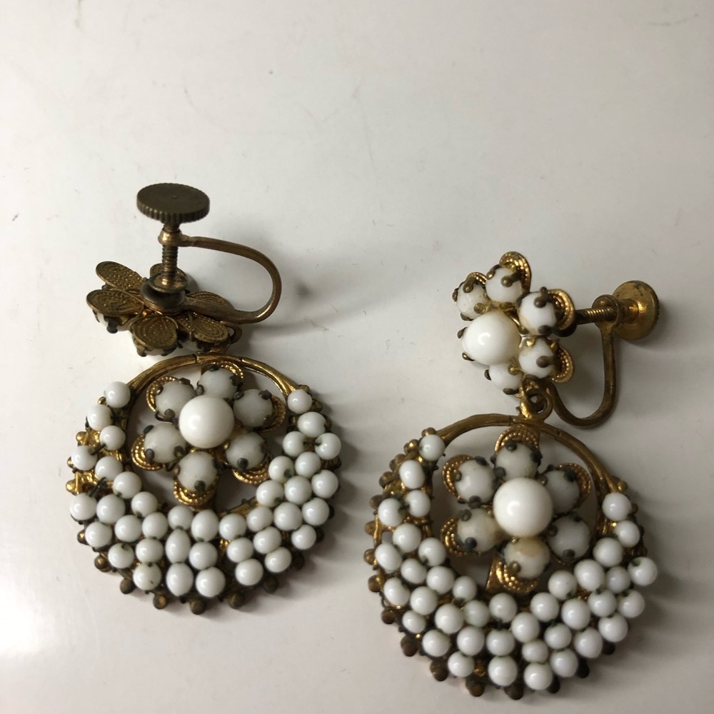 Vintage White Bead Floral Drop Clip-On Earrings - Unbranded